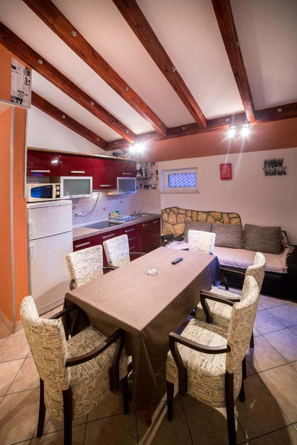Sanic Apartments 518 Лопар Екстер'єр фото